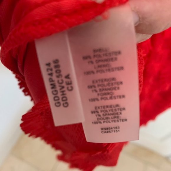 Elegant fancy dress by Guess/Haltered neck with gold chain accent closure - Picture 5 of 7